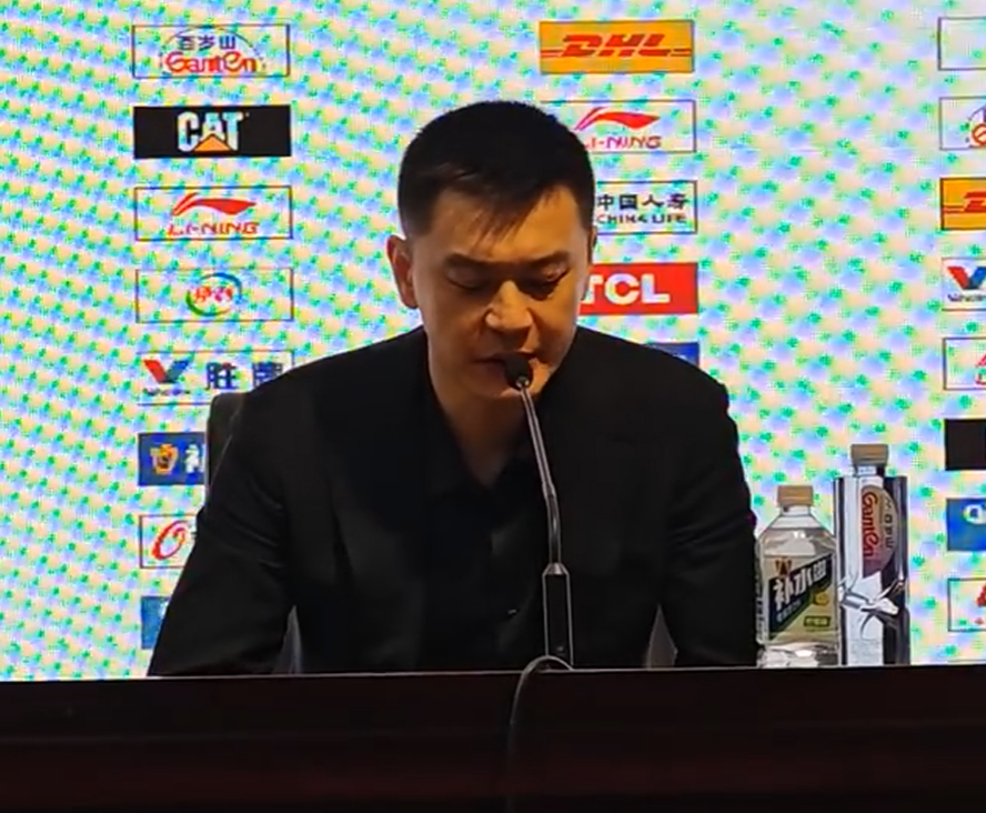 水果机-输广东发布会！杨鸣直指上半场问题+赞2小将，并回怼记者战术倾斜